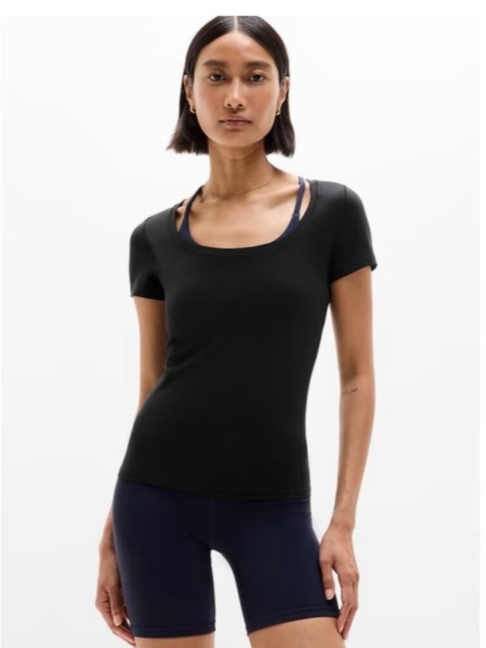 NWT Athleta Transcend Scoop
Tee UPF 40+ Size M 🖤🖤🖤